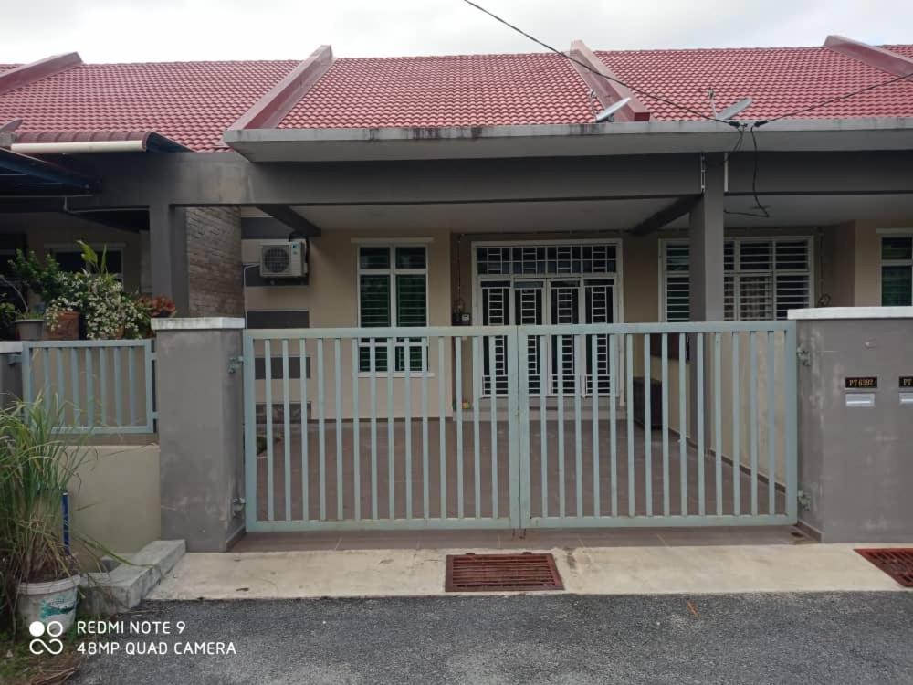 Maryam Homestay Jertih Extérieur photo